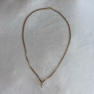 Pearl necklace with gold chain